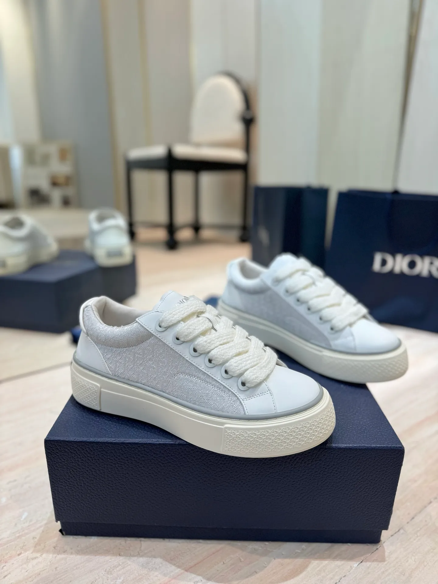 👟👟Ex-factory price 600👟👟 (Top version) Dior 2025 autumn and winter haute couture series new men's shoes CD jelly-colored flat casual shoes Dior and STONE ISLAND B33 round toe lace-up canvas skate shoes Stars' same style Oblique letter logo embroidered retro color-blocking sneakers The top high-end version on the market ✅ Upper: imported custom calfskin/suede leather ✅Inner: water-dyed cowhide lining ✅Outsole: original open-molded Tpu outsole ✅Packaging: full set of original box ✅Size: 35-45 (46 pieces customized, non-refundable)